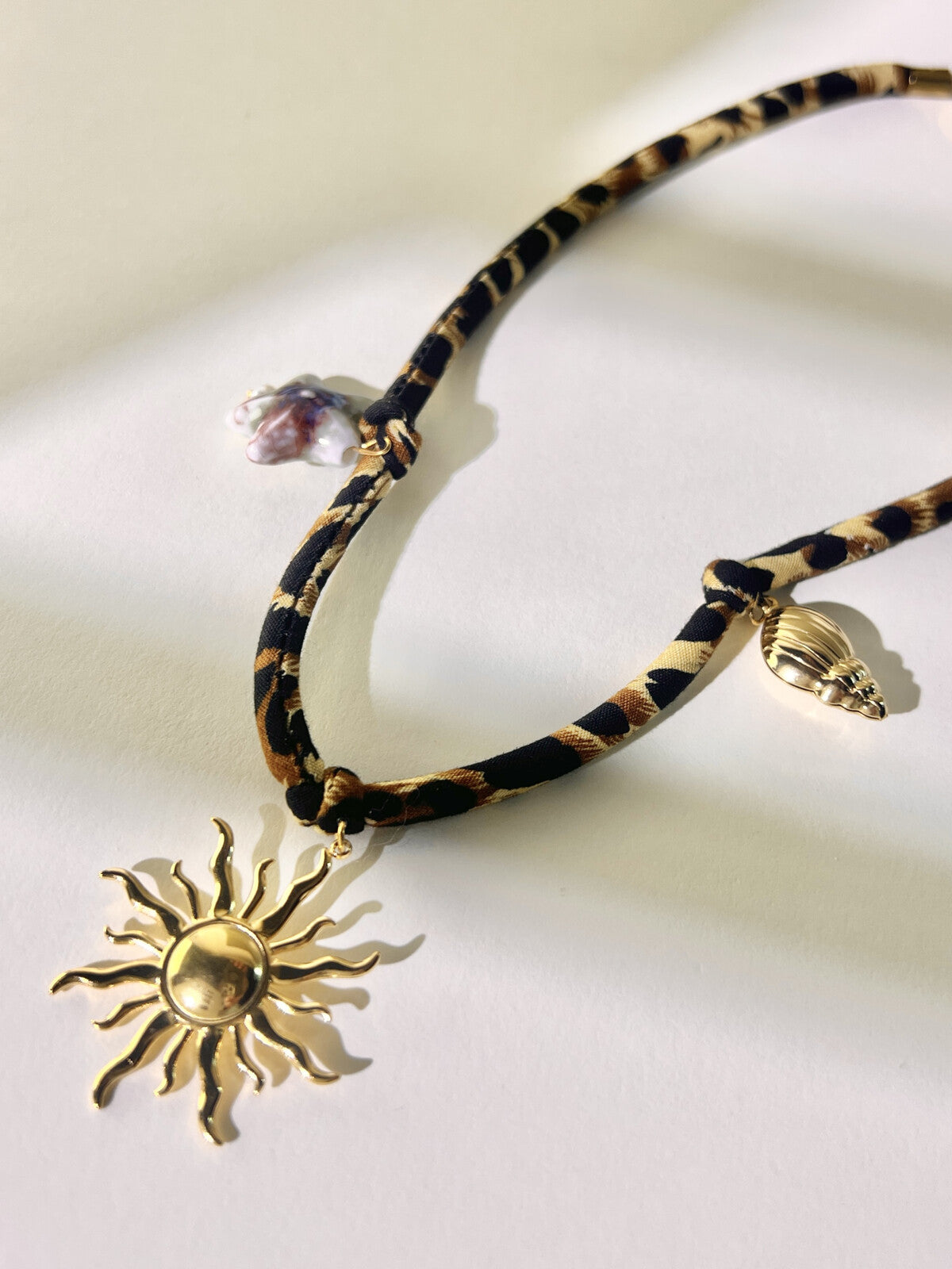 Collier HUGO